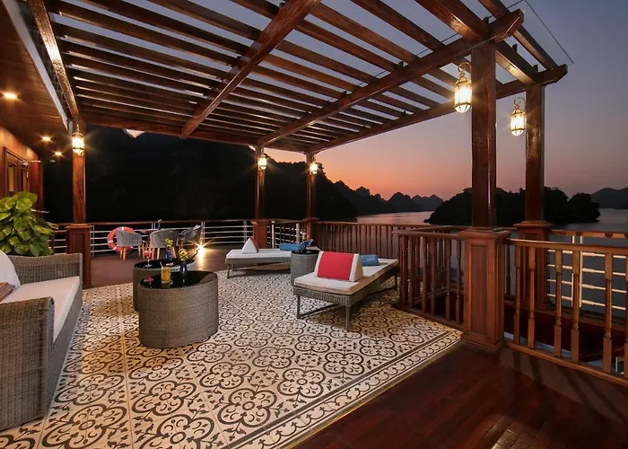 Heritage Cruises Binh Chuan Cat Ba Archipelago 5*