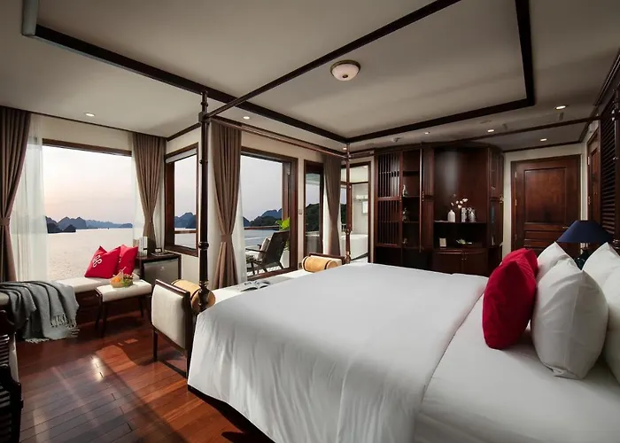 Heritage Cruises Binh Chuan Cat Ba Archipelago 5* Hạ Long