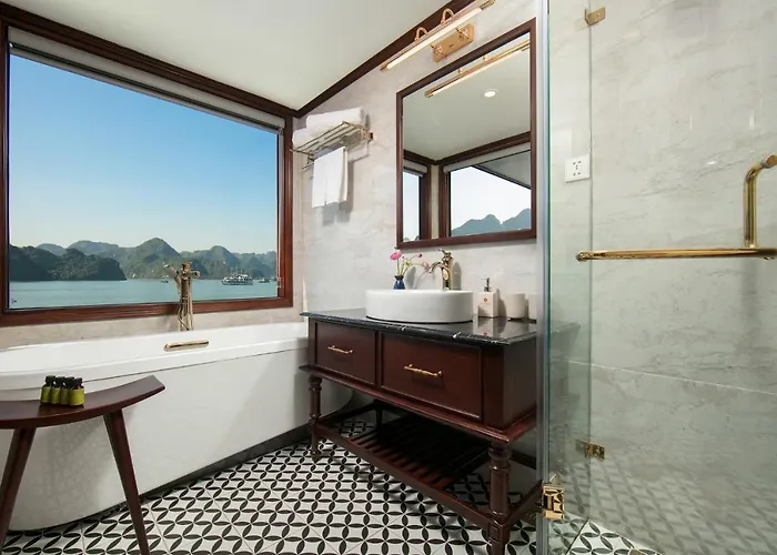  Heritage Cruises Binh Chuan Cat Ba Archipelago 5*
