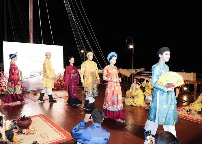 Heritage Cruises Binh Chuan Cat Ba Archipelago 5* Hạ Long